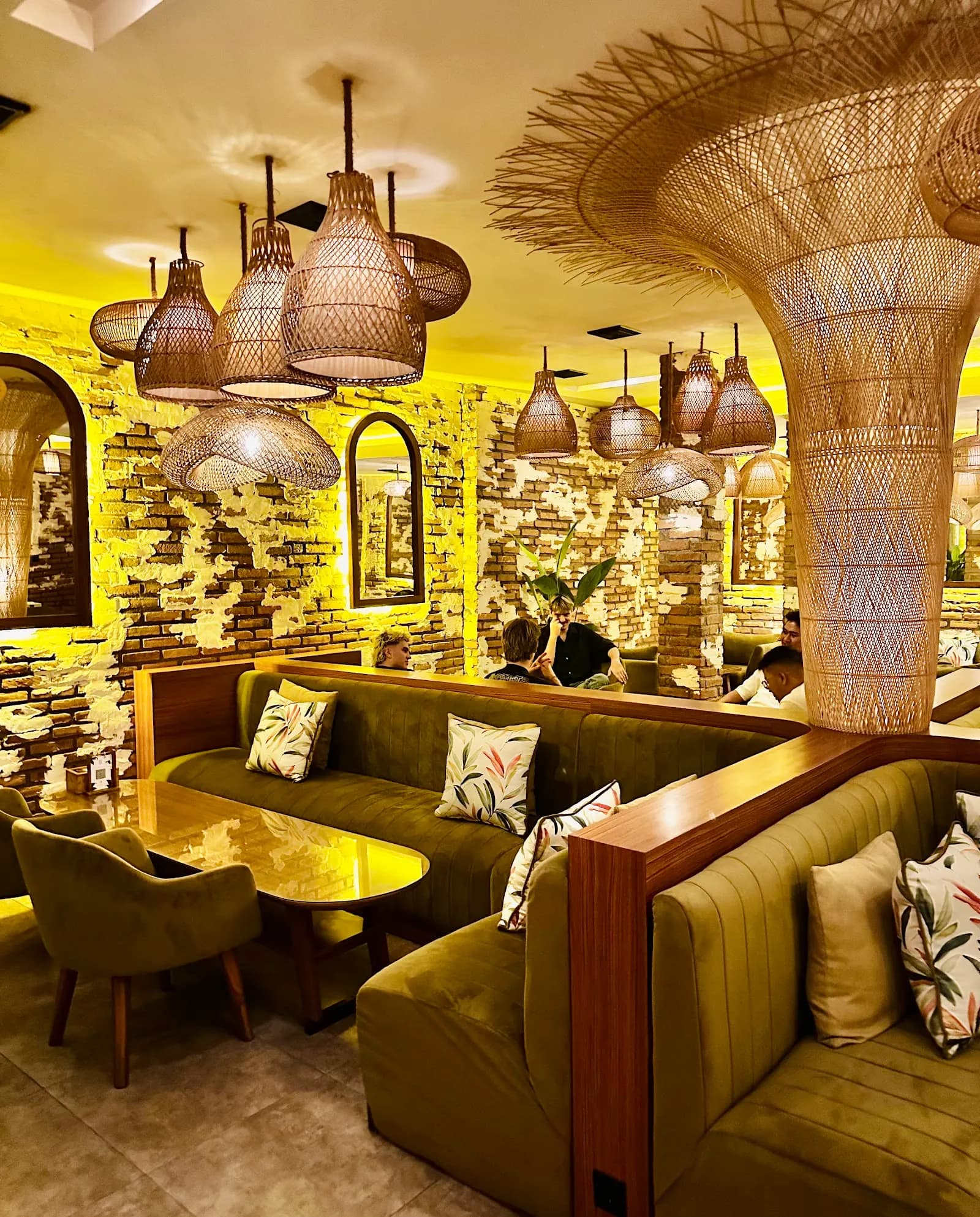 Eden Lounge Seminyak — Restaurant with Live Music