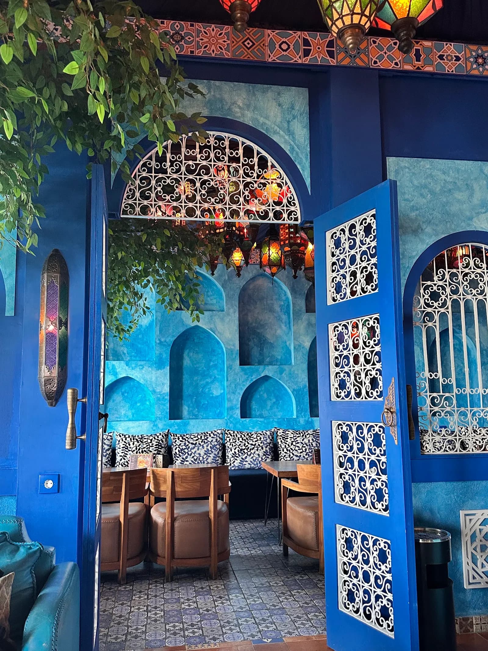 Shisha Cafe Discovery Mall مطعم عربي / شيشة (مطعم و مقهى شيشة)