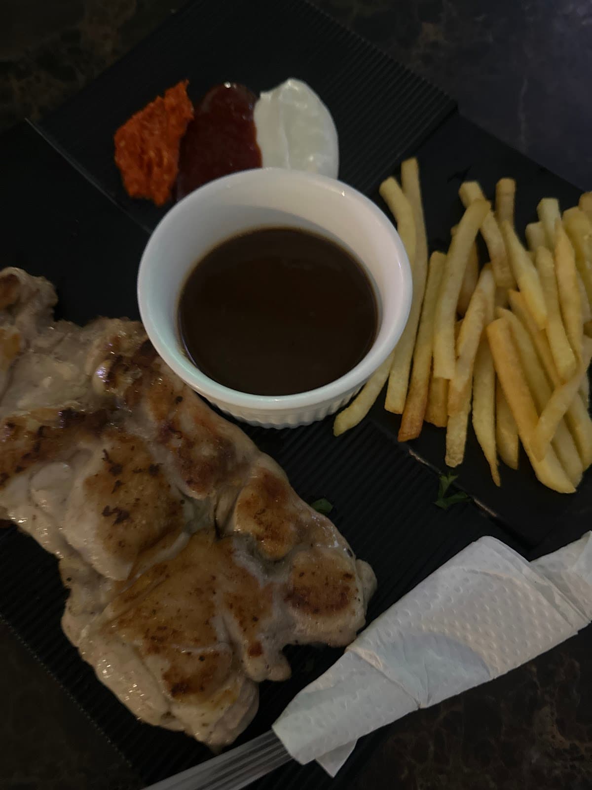 OZONG Restaurant (Arabian/Western)