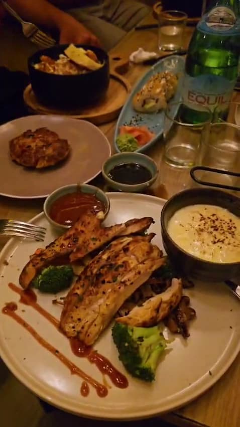 Eden Lounge Uluwatu — Restaurant with live music and Co-working space