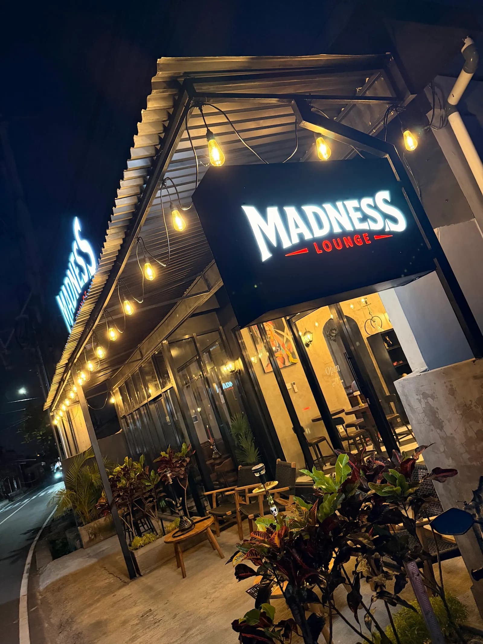 Madness Lounge