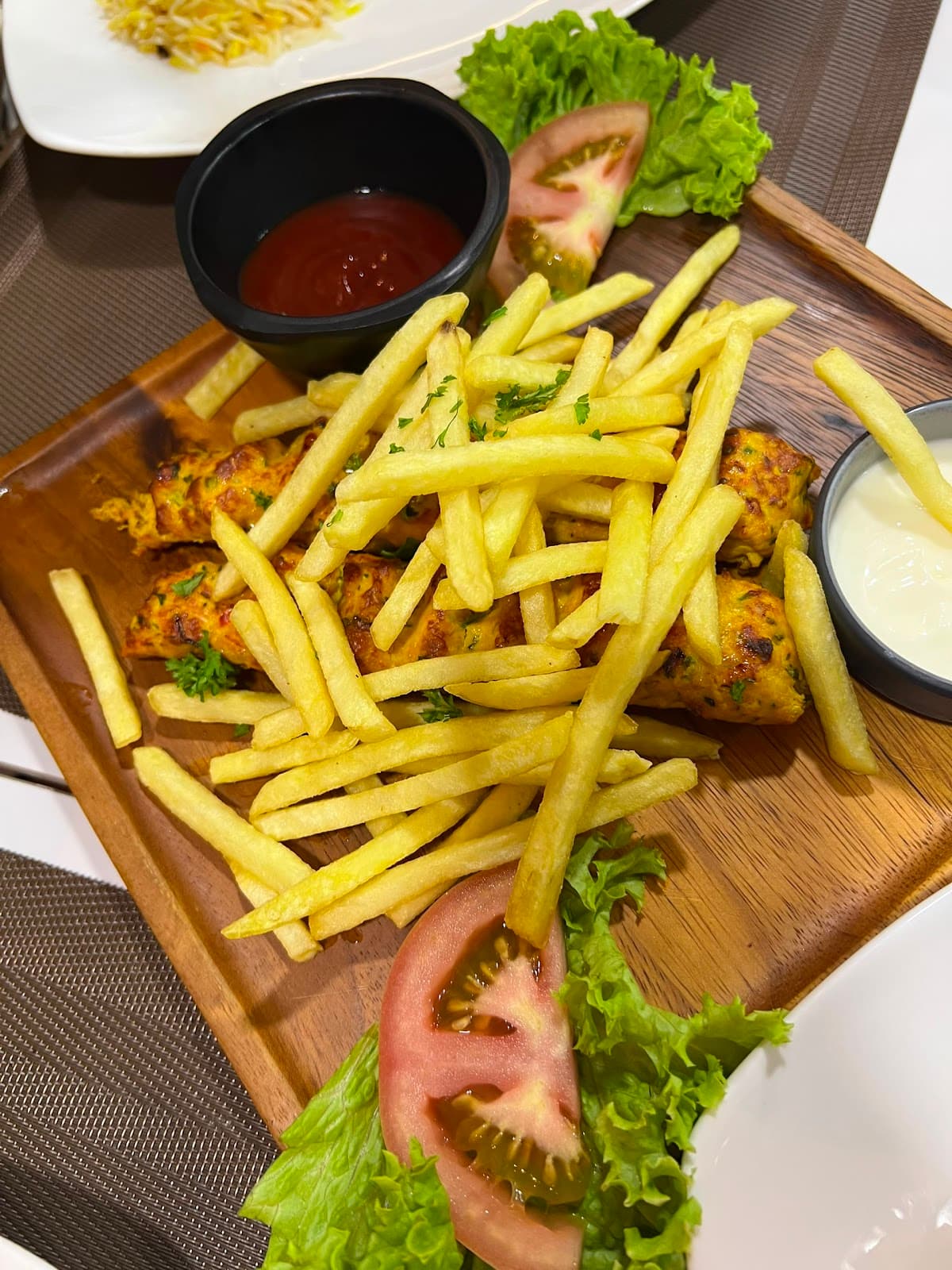 AroosDamascus restaurant pantai Tengah مطعم عروس دمشق