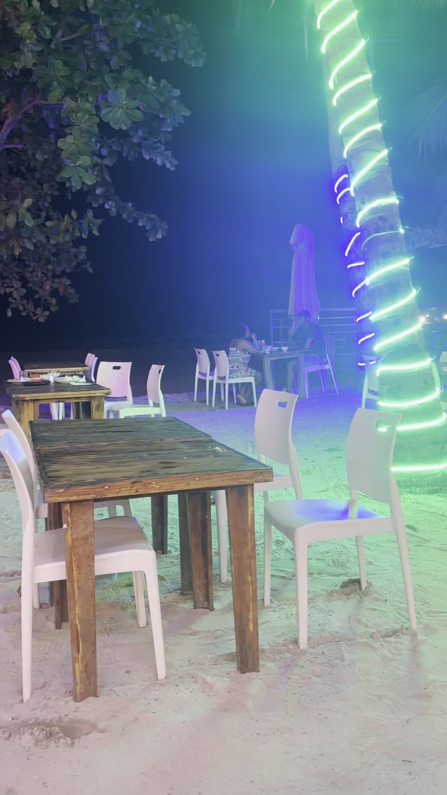 Omnia Beach Cafe & Restaurant