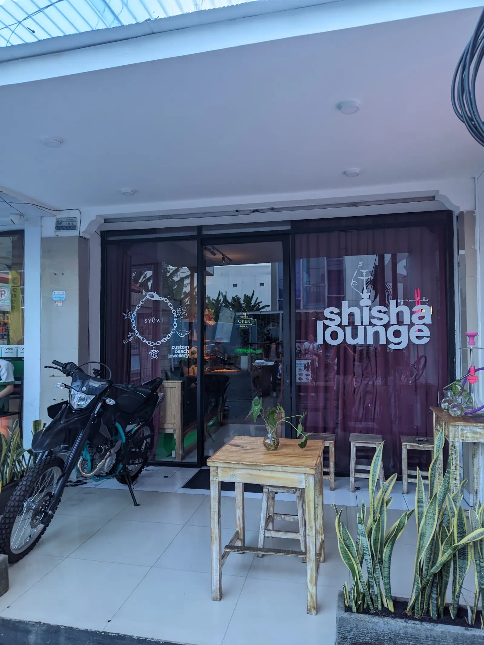 MOON BABY x SYOWI | Shisha Lounge & Custom Jewelery
