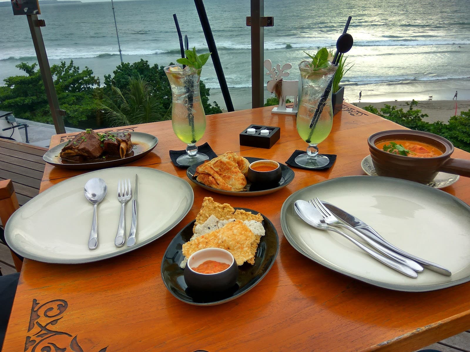 MOONLITE KITCHEN & BAR