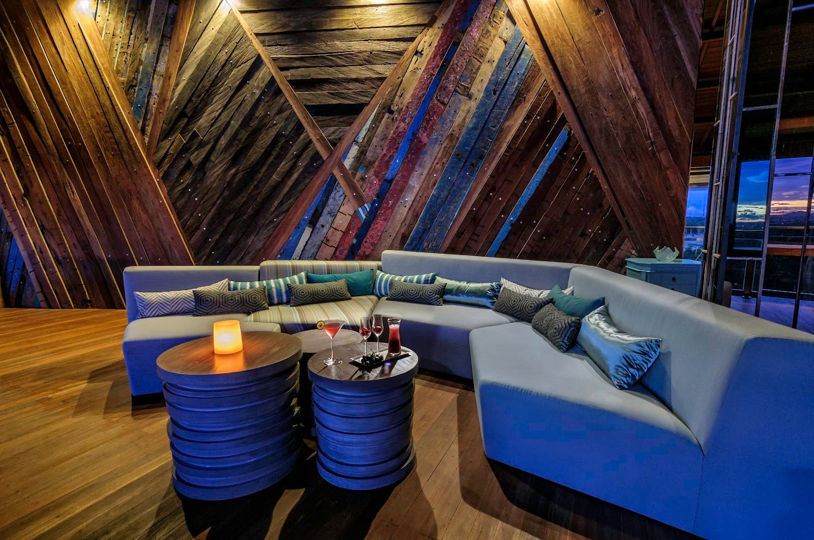 UNIQUE Rooftop Bar & Restaurant