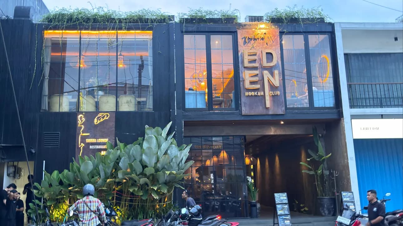 Eden Lounge Uluwatu — Restaurant with live music and Co-working space