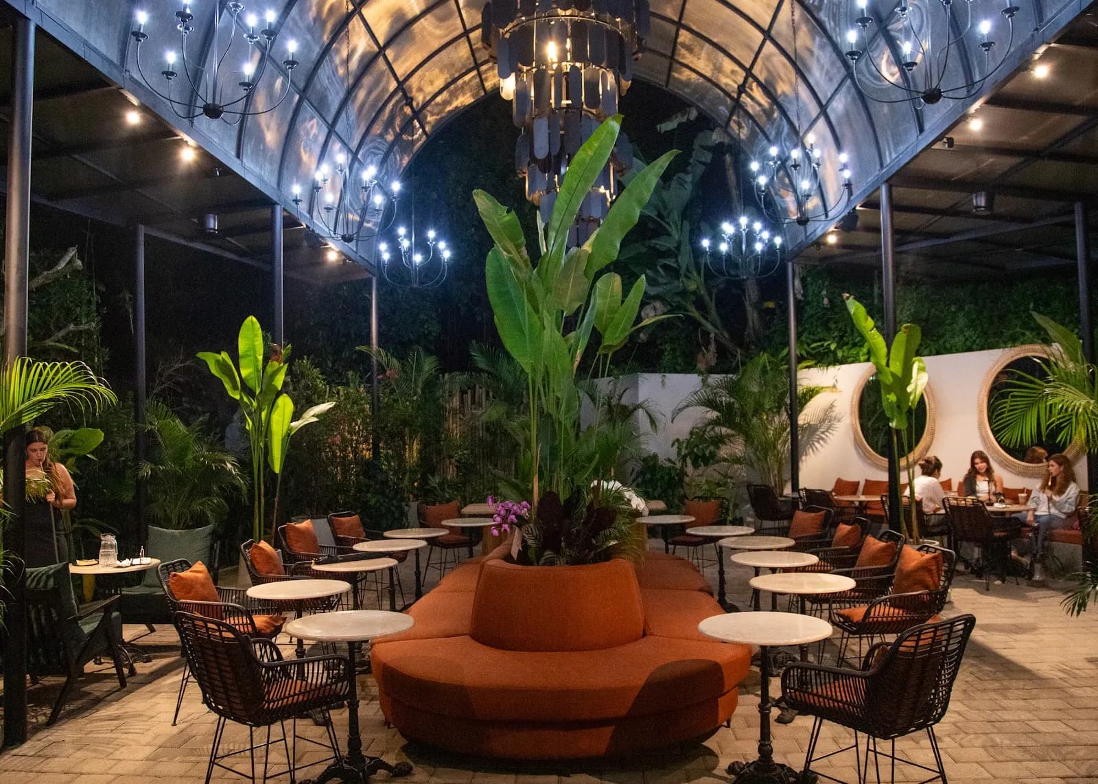 MAMU garden cafe & lounge