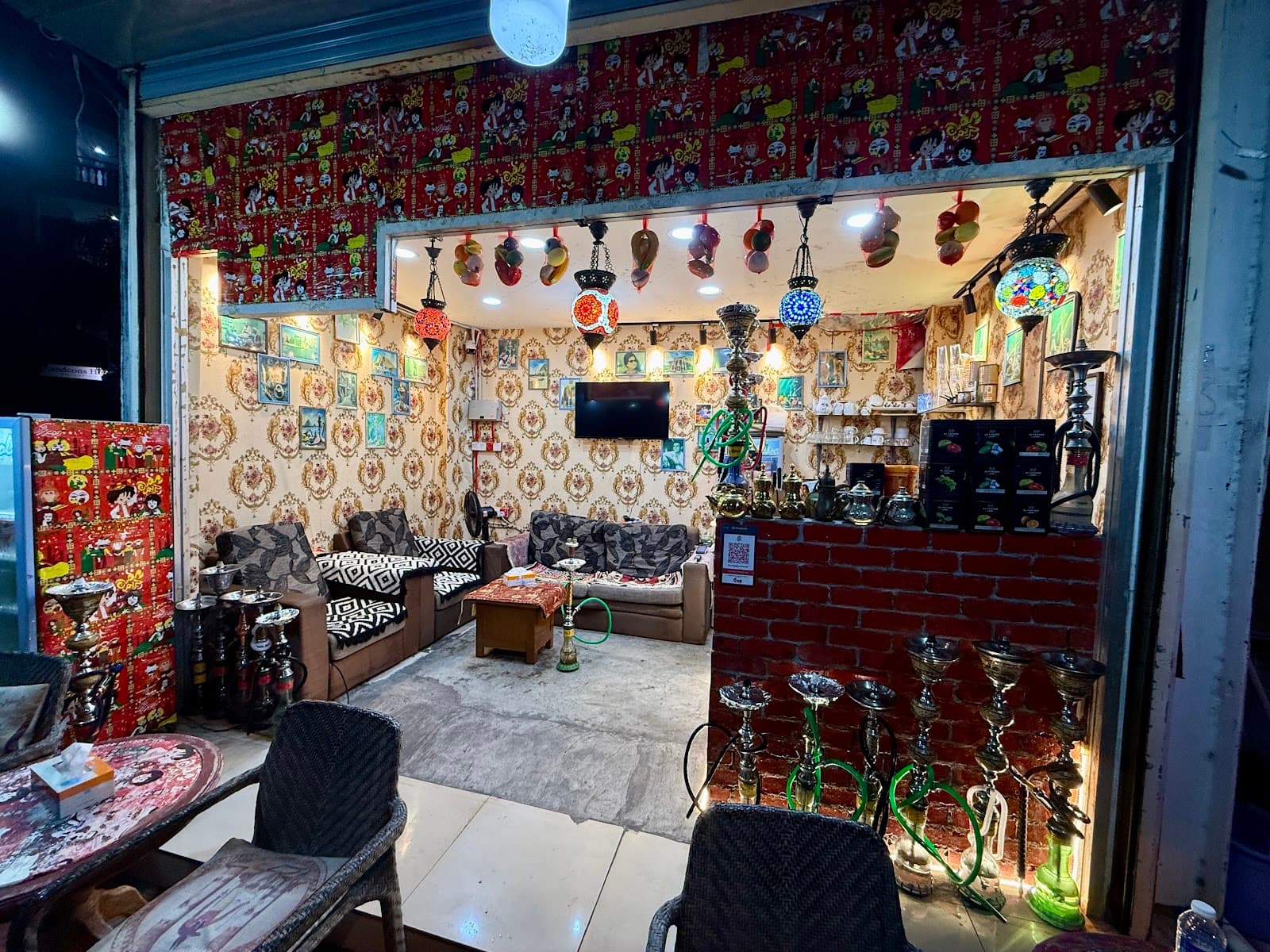 The Neighbour Girls Cafeكافية بنت الجيران