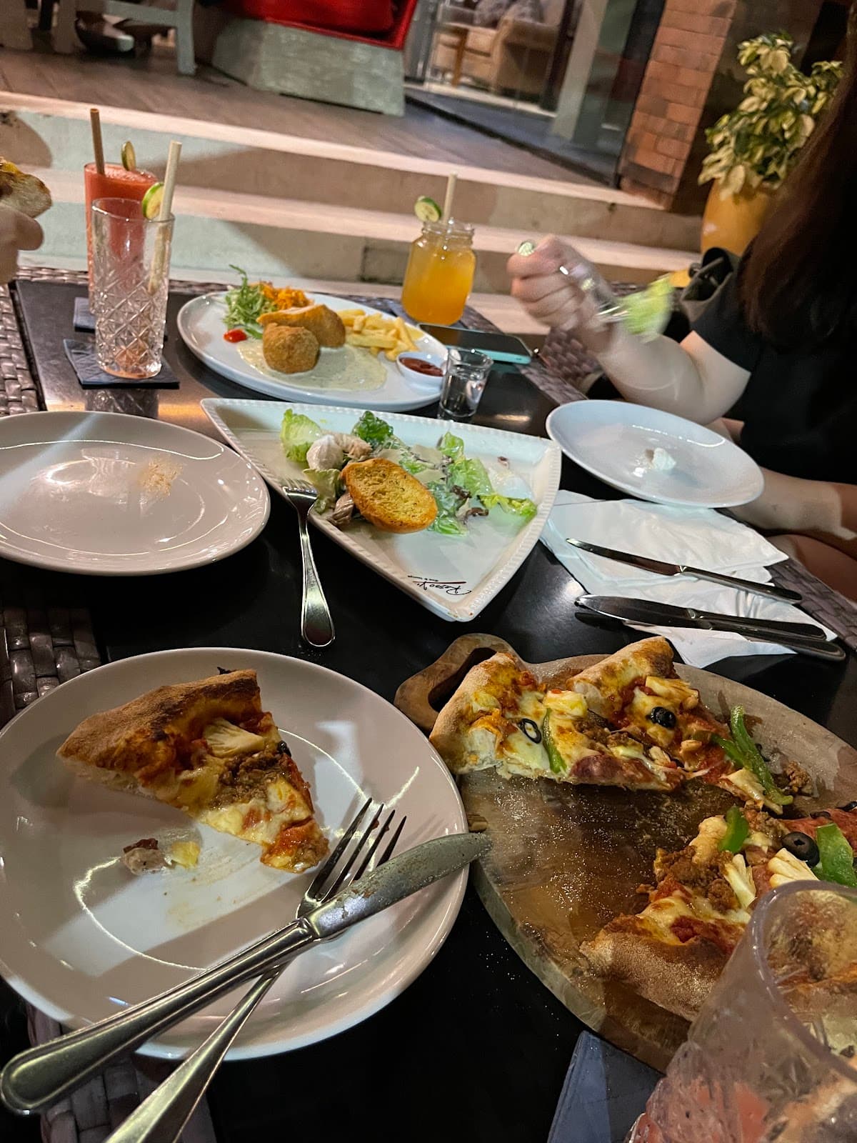 Rosso Vivo Dine & Lounge
