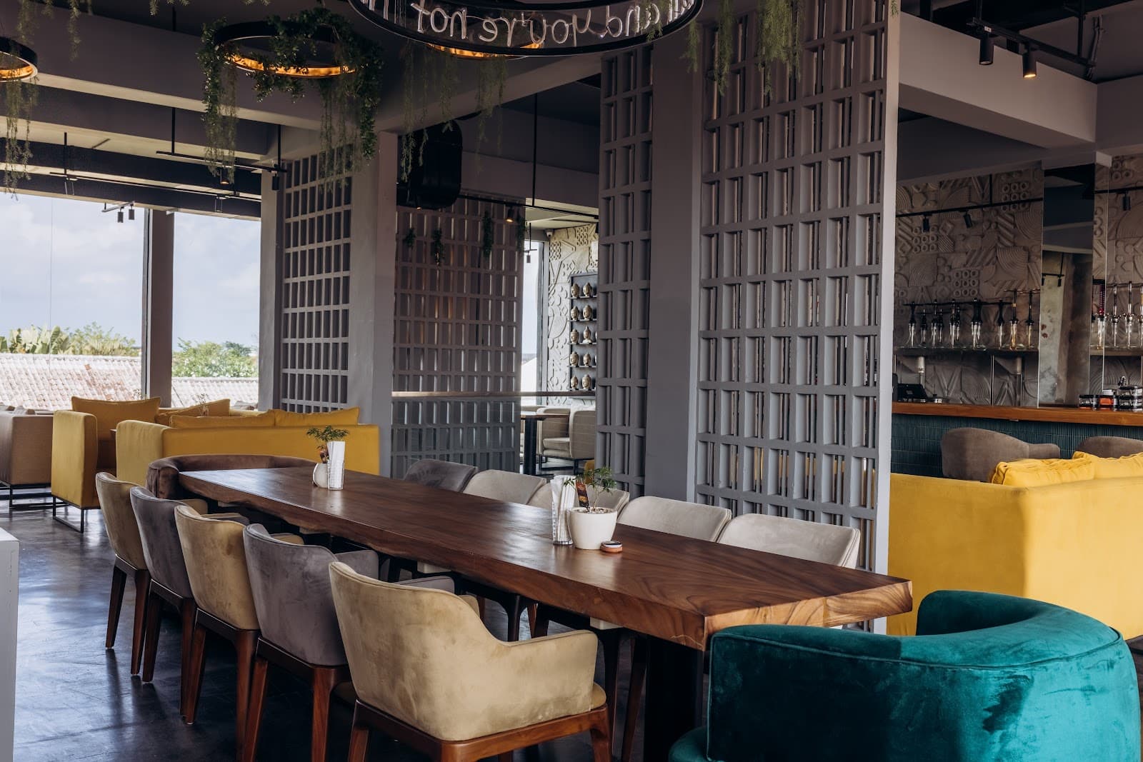 Murmur Restaurant Lounge