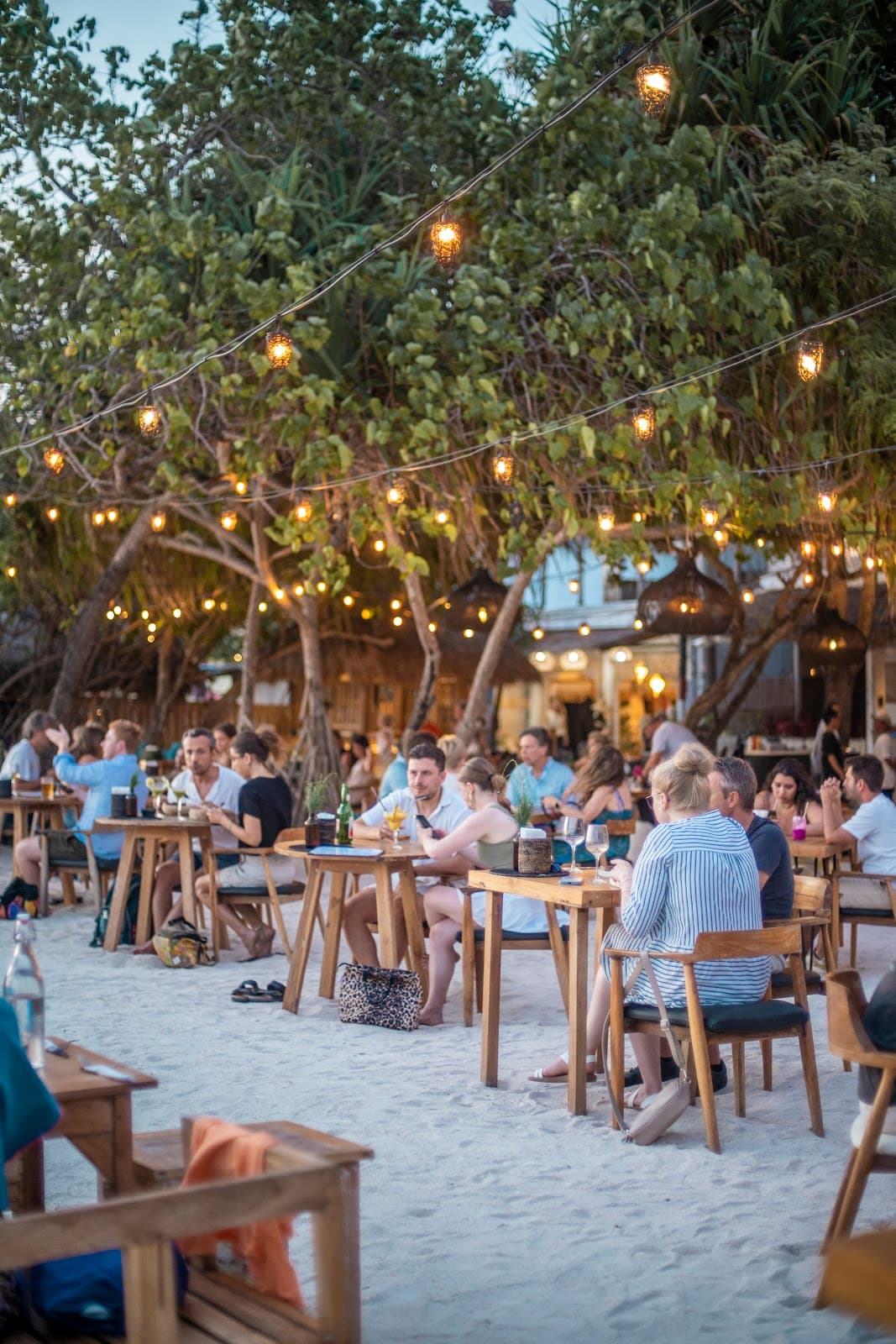Mowie’s Gili Air – Beachfront Restaurant & Boutique Resort