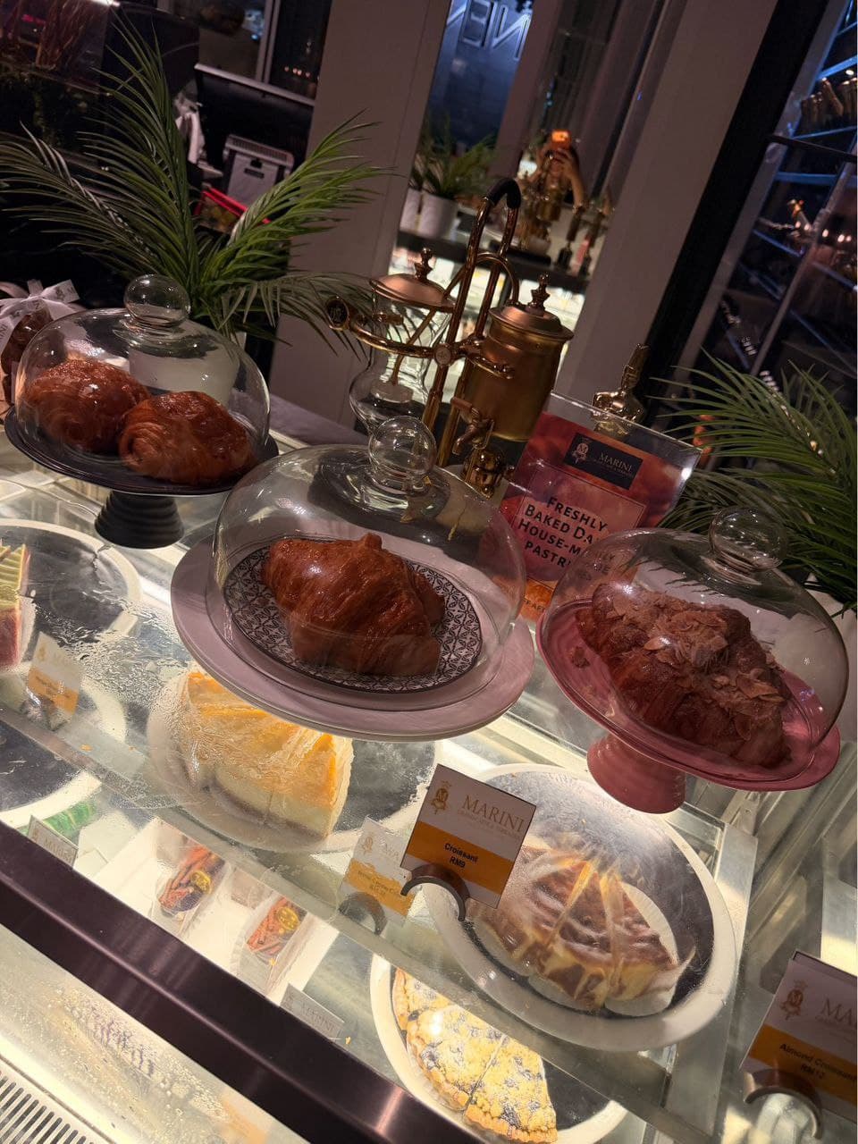 Huqaholiq at Marini Grand Caffè