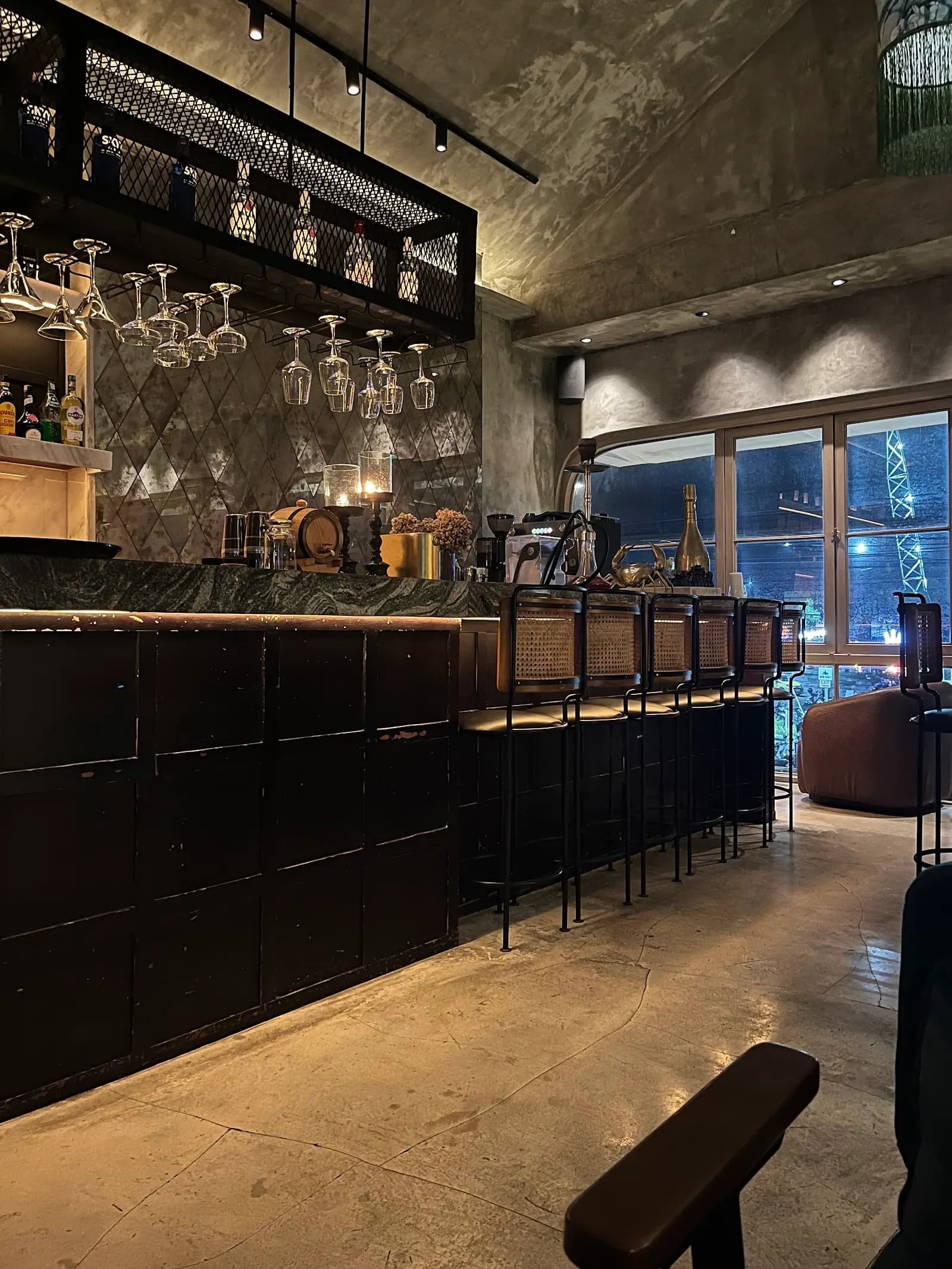 Manhattan Cocktail Bar & Kitchen