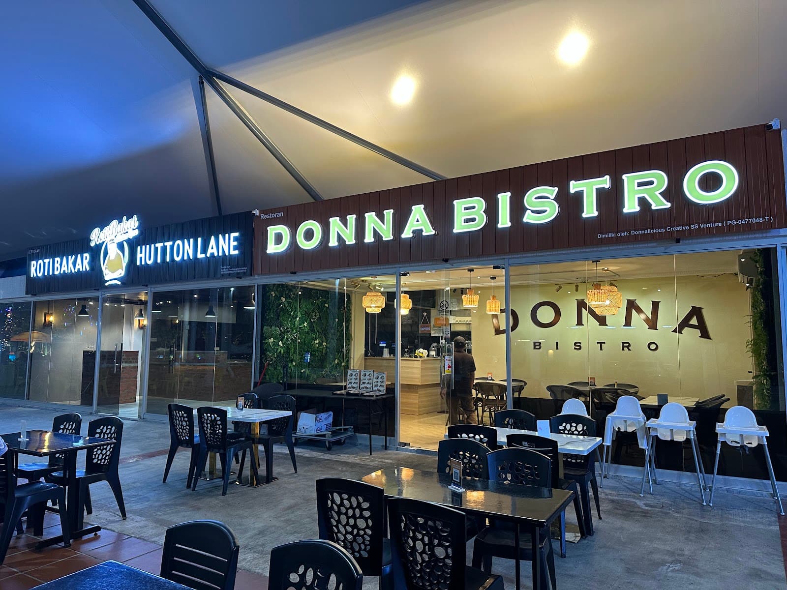 Donna Bistro @ Com-Tar