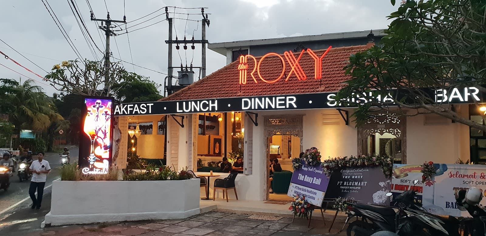 Roxy Uluwatu Restaurant & Bar - Gastropub - Bali