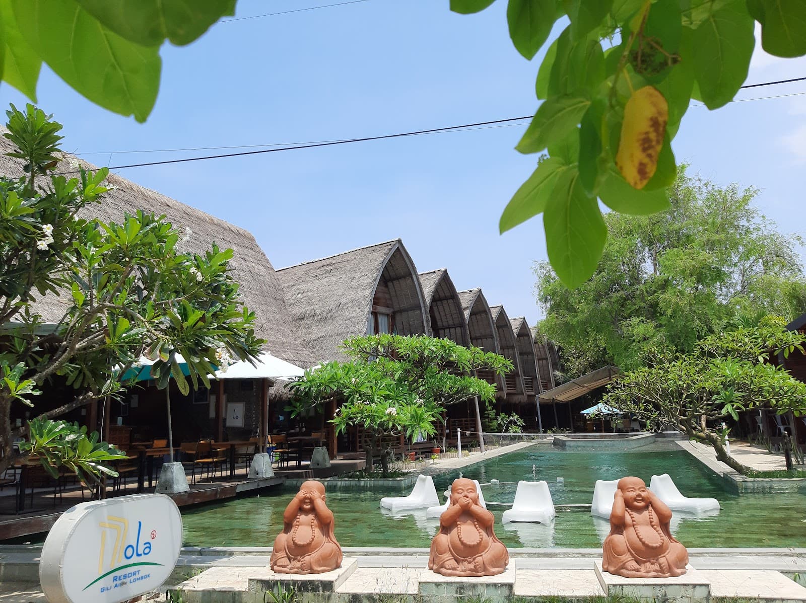 Gili Lumbung Bungalows And Bar