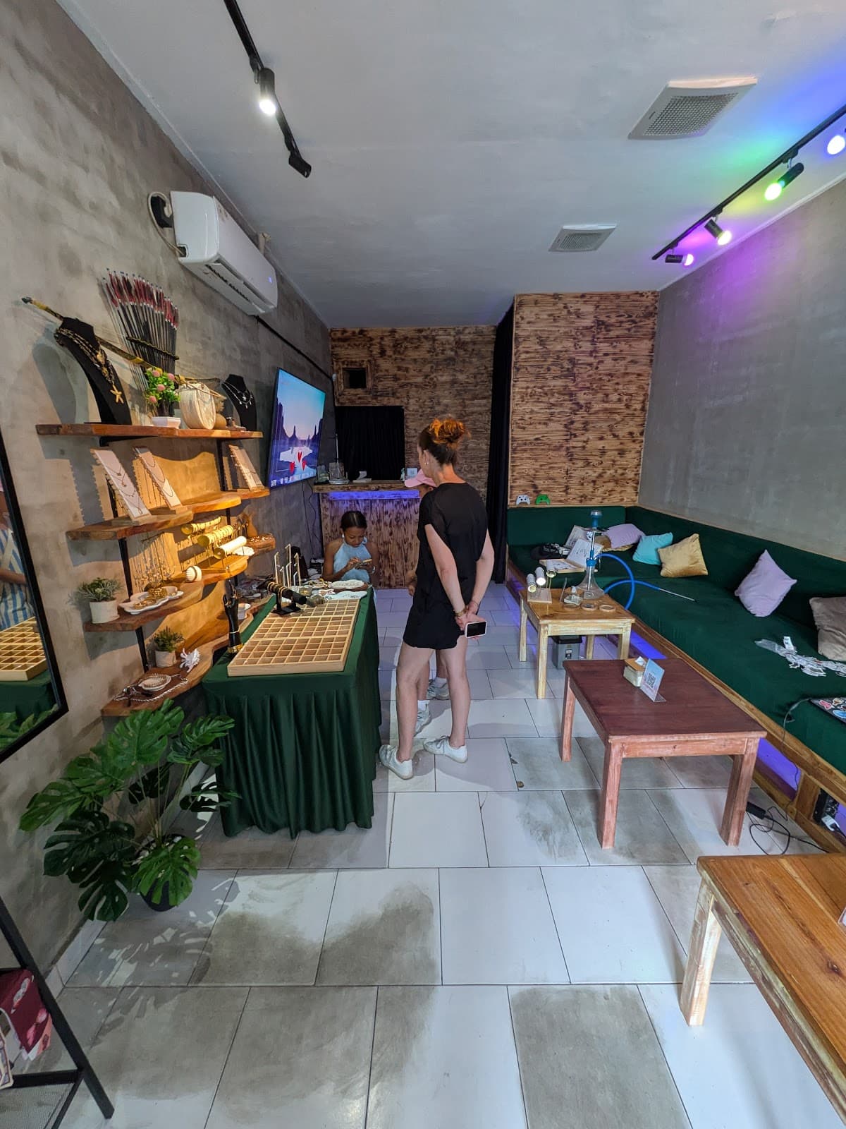 MOON BABY x SYOWI | Shisha Lounge & Custom Jewelery