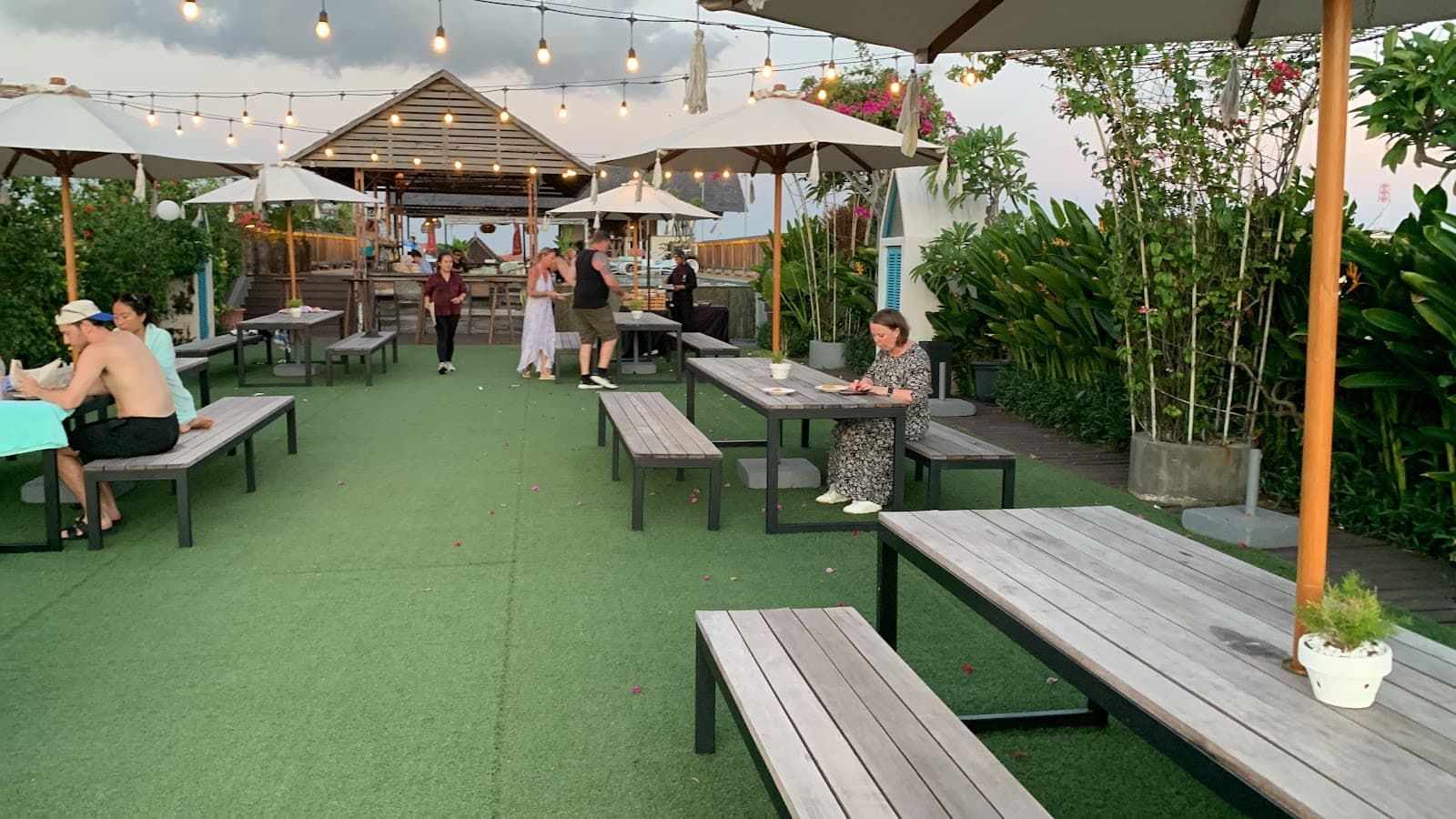 Sky Lounge Rooftop Horison Seminyak