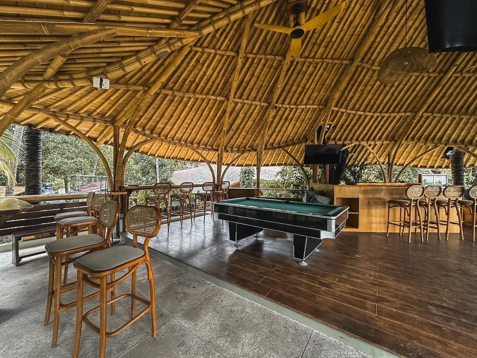 Tropik Restaurant & Sports Bar